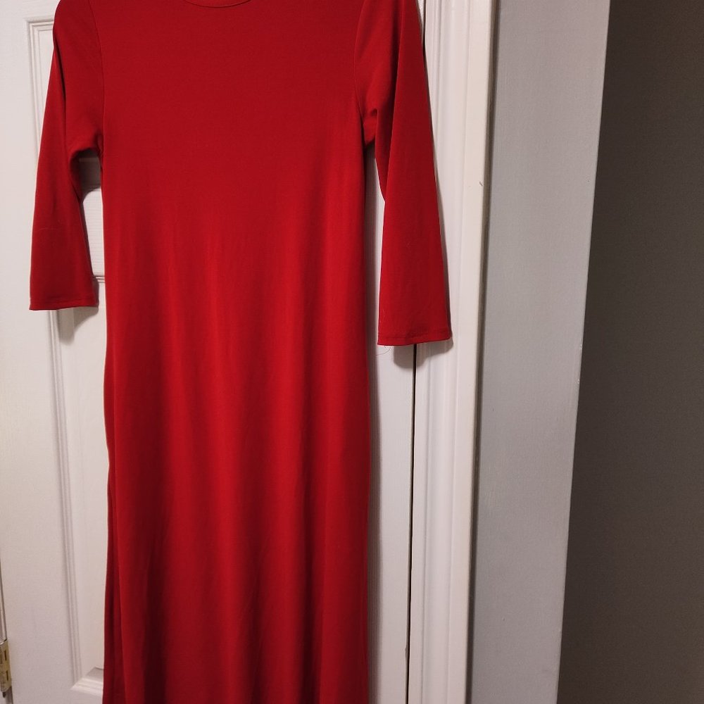 Laura petite red mini dress. 3/4 sleeve.
